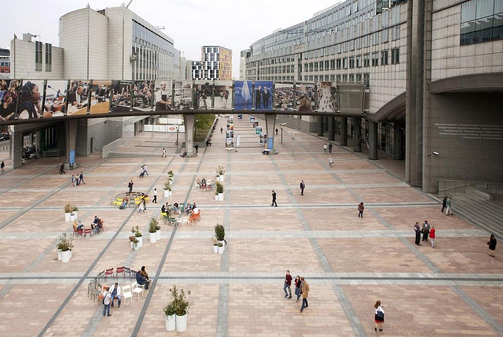 Konstelacje - projekt aranżacji placu przed wejściem do Parlamentu Europejskiego